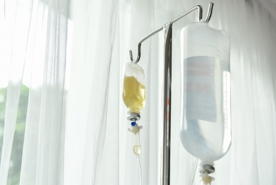 Kroplówki na zmęczenie, stres i po chorobie – czy terapia infuzyjna działa?