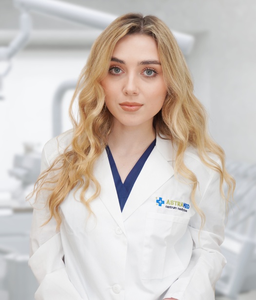 Стоматолог в Варшаве Кристина Семеряк